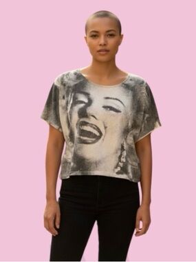 Black & White Marilyn Graphic Short-Sleeve Crop Top